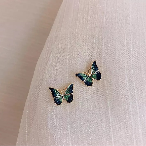 🎉 New Butterfly Stud Earrings - Picture 2 of 7